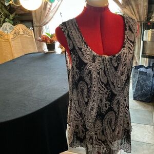 Chic Black and White Paisley Tank Top